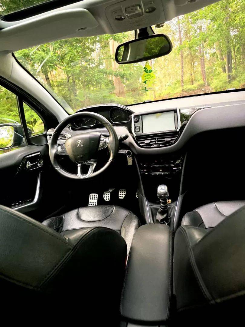 peugeot-208-2012-diesel-1560cc