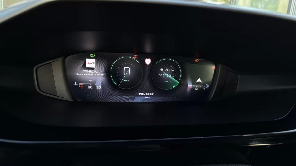 peugeot-308-sw-2022-diesel-1499cc
