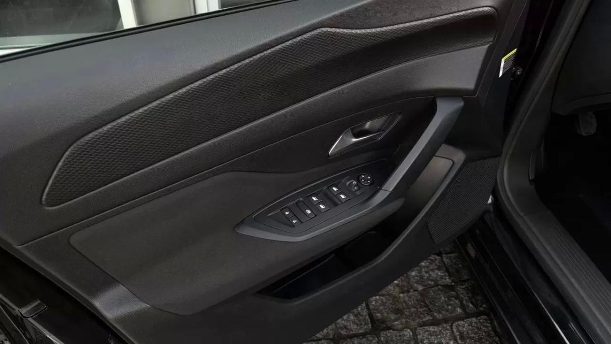 peugeot-308-sw-2022-diesel-1499cc