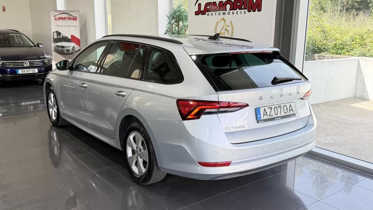 skoda-octavia-break-2023-diesel-1968cc