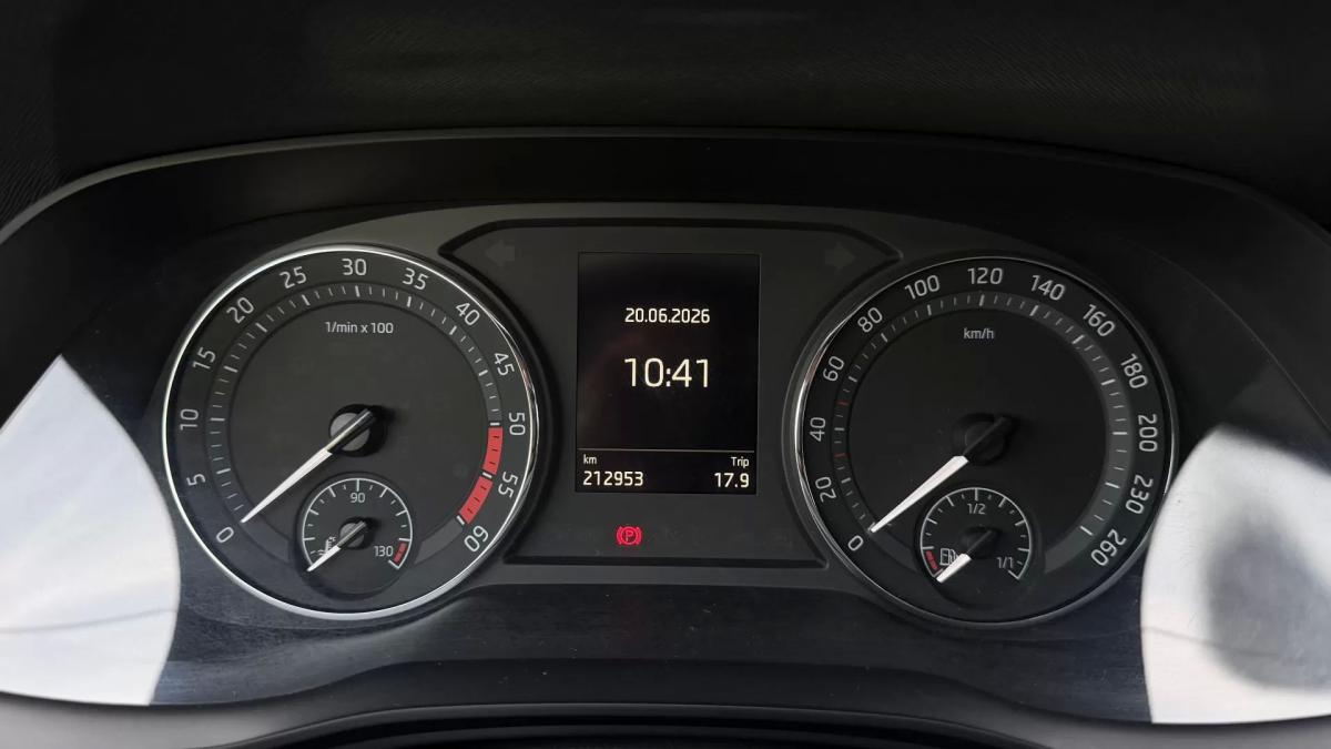 skoda-octavia-break-2023-diesel-1968cc