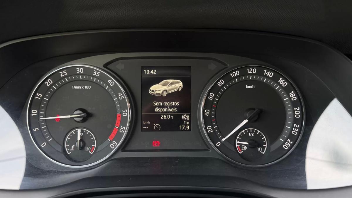 skoda-octavia-break-2023-diesel-1968cc