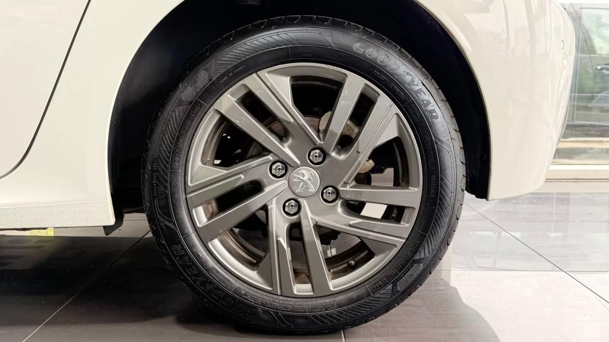 peugeot-208-2022-diesel-1499cc