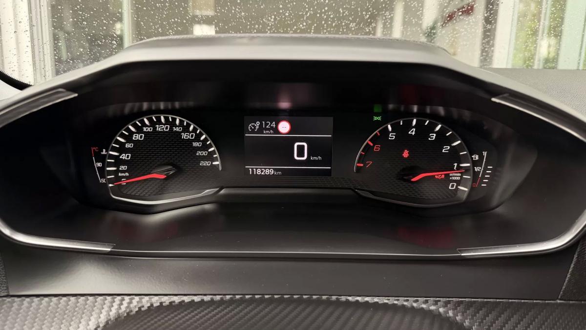 peugeot-208-2022-diesel-1499cc
