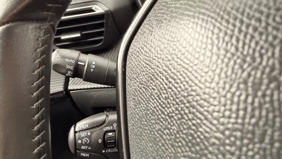 peugeot-208-2022-diesel-1499cc