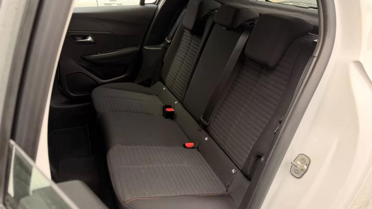 peugeot-208-2022-diesel-1499cc