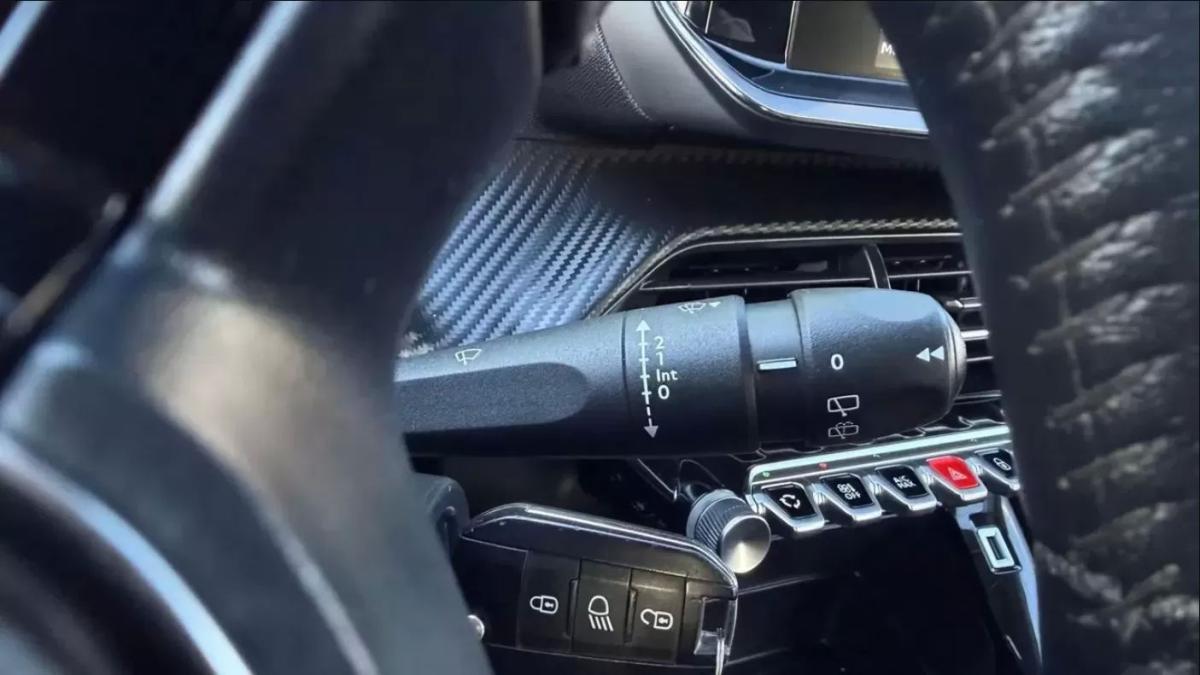 peugeot-208-2022-diesel-1499cc