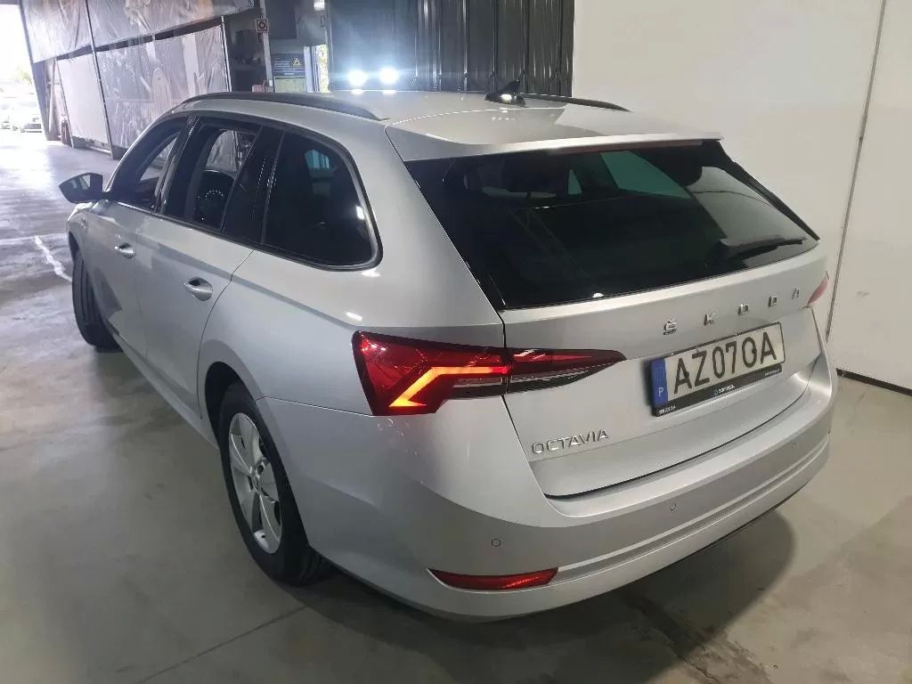 skoda-octavia-break-2023-diesel-1968cc