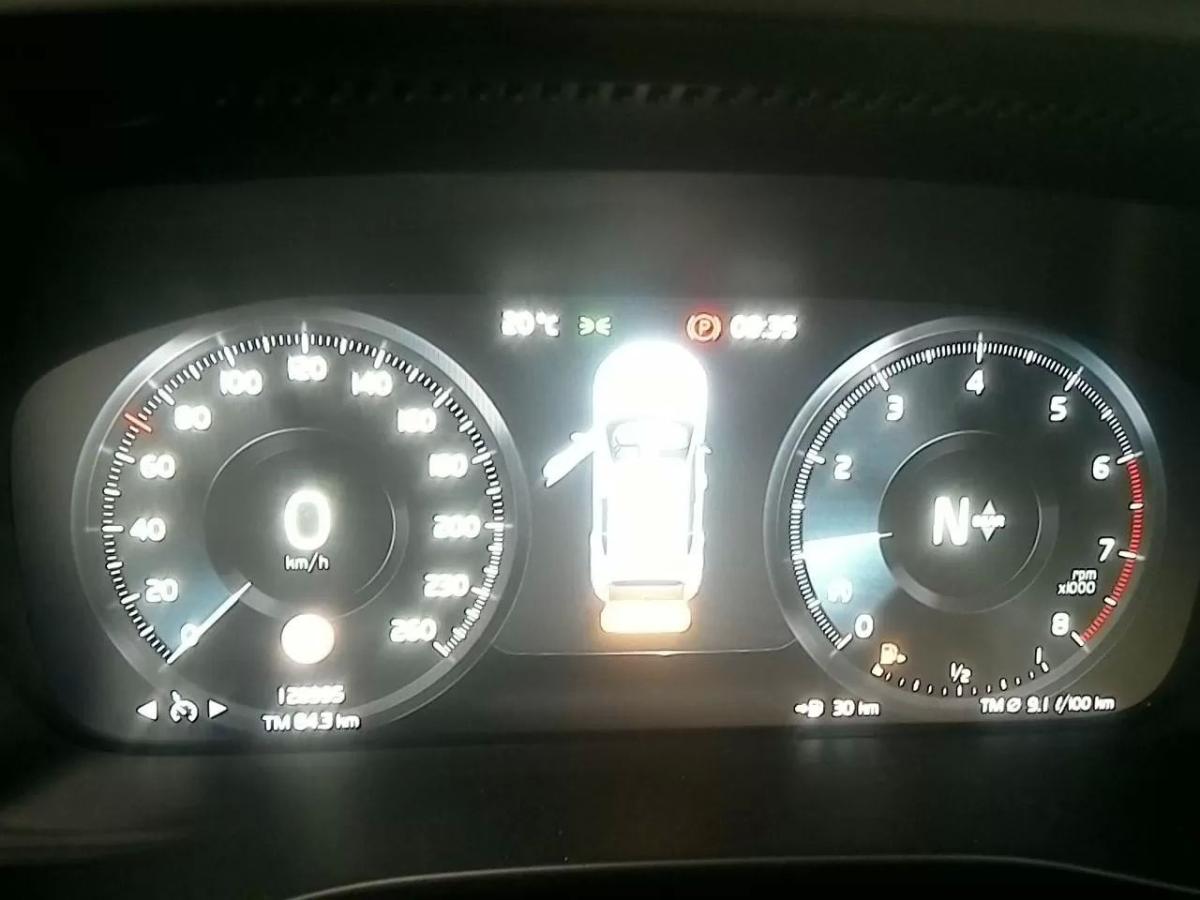 volvo-xc40-2021-gasolina-1477cc