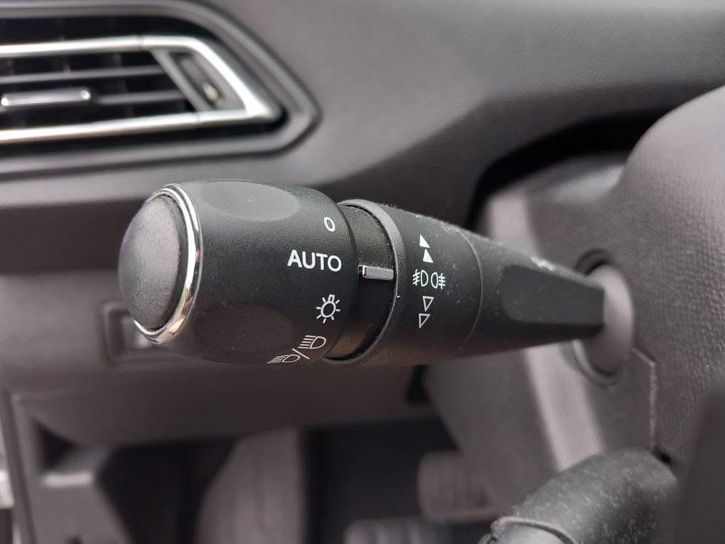 peugeot-308-sw-2015-diesel-1997cc