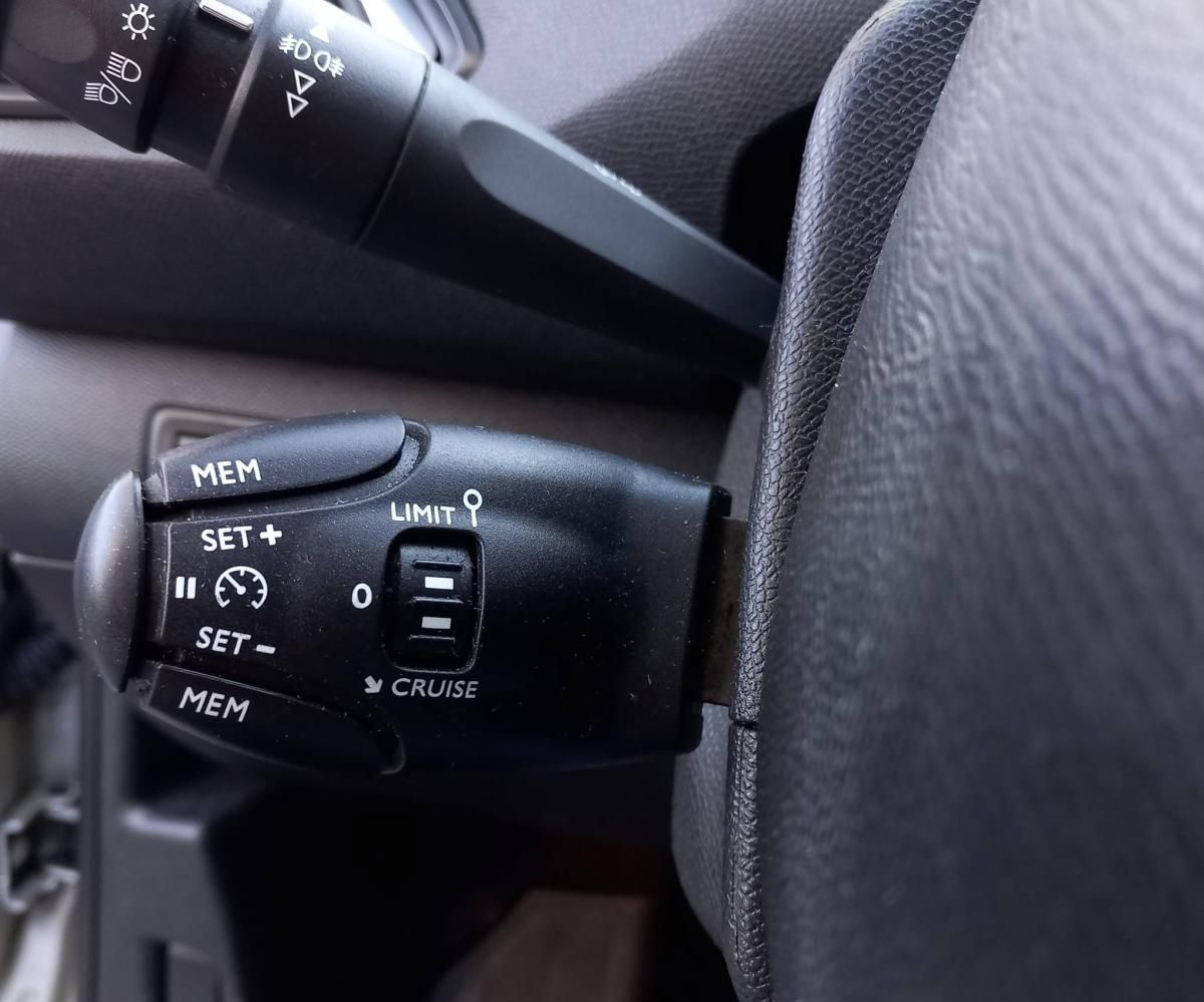 peugeot-308-sw-2016-diesel-1560cc