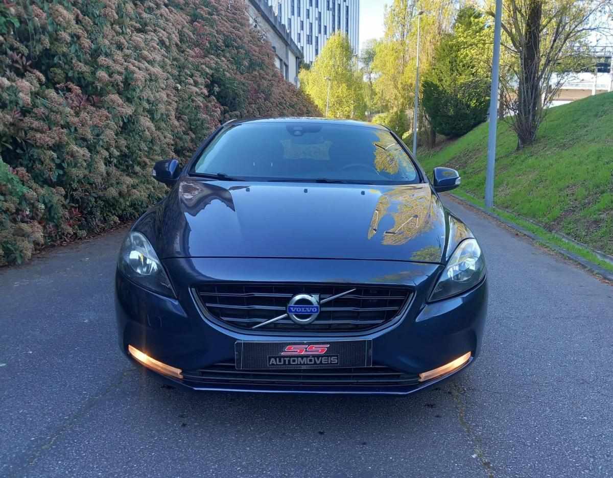 volvo-v40-2012-diesel-1560cc