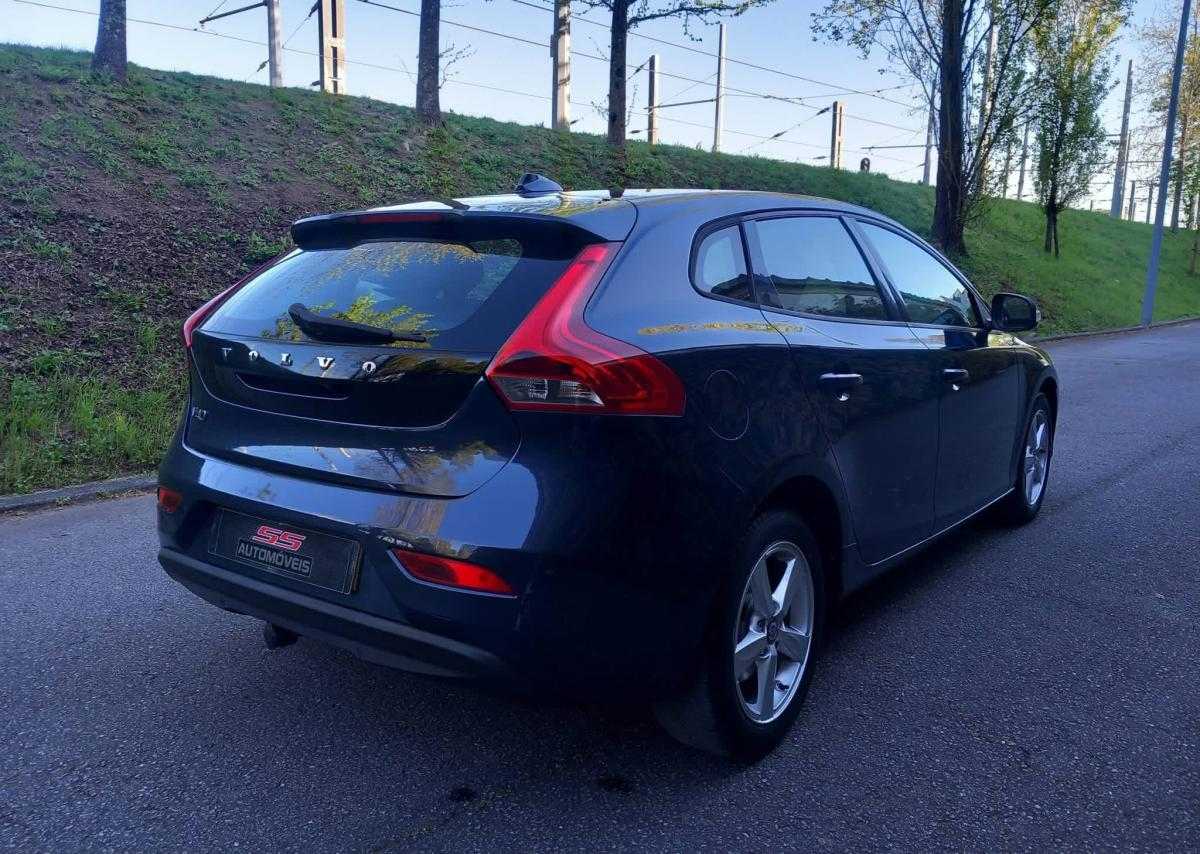 volvo-v40-2012-diesel-1560cc
