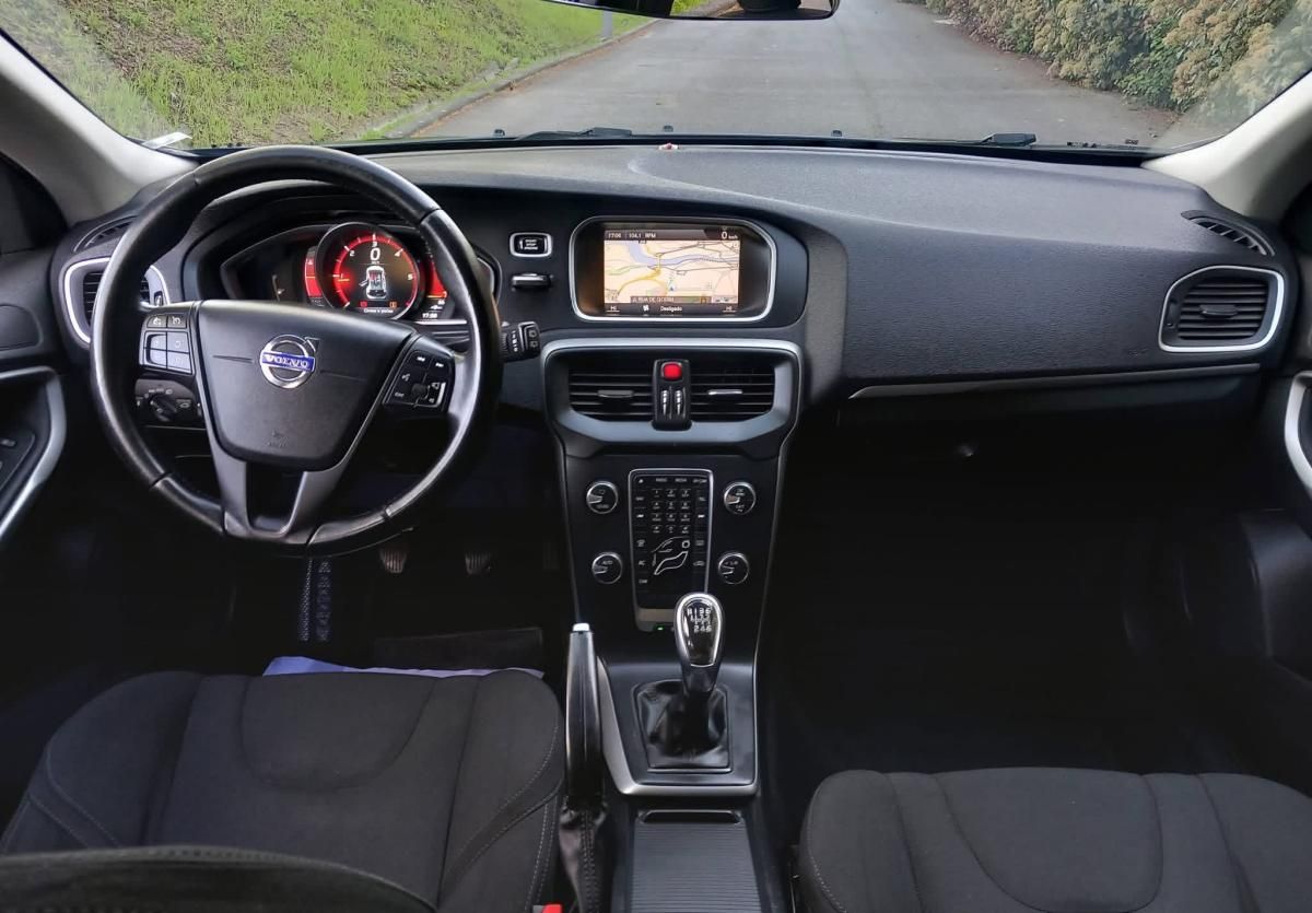 volvo-v40-2012-diesel-1560cc