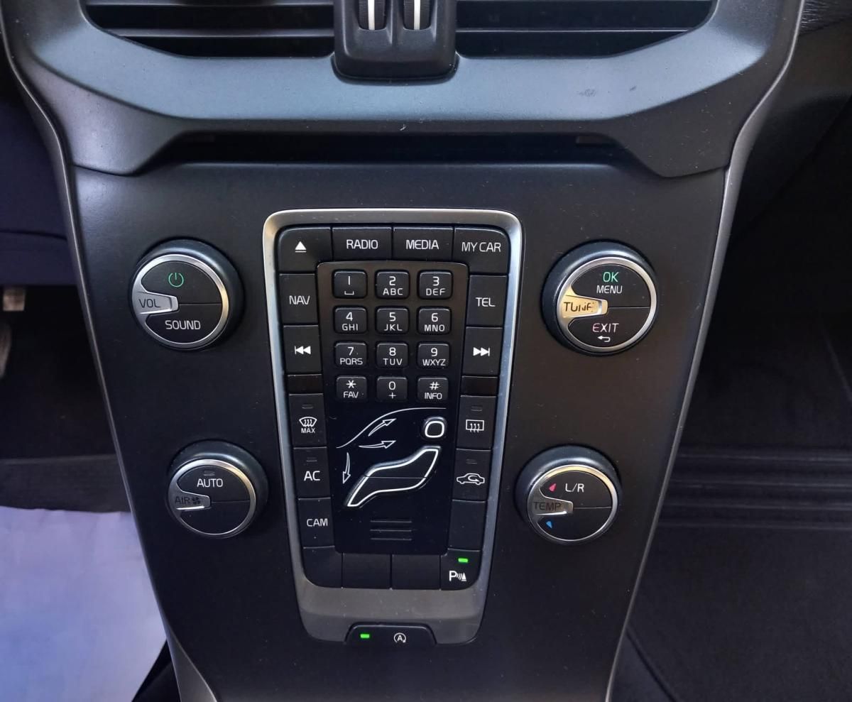 volvo-v40-2012-diesel-1560cc