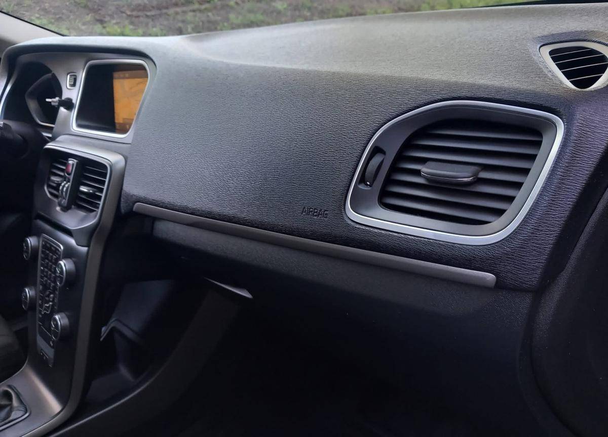 volvo-v40-2012-diesel-1560cc