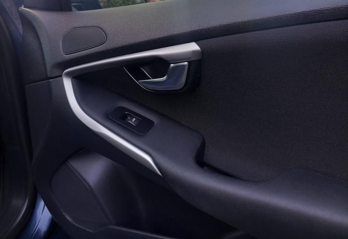 volvo-v40-2012-diesel-1560cc