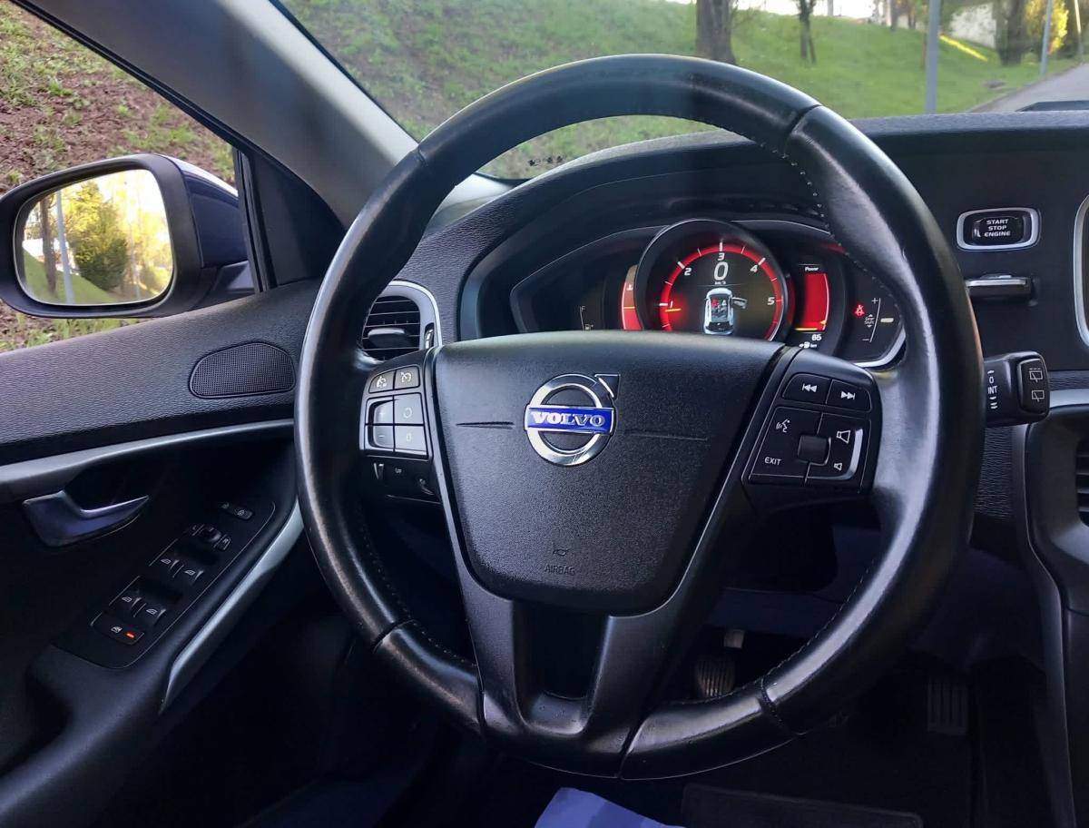 volvo-v40-2012-diesel-1560cc