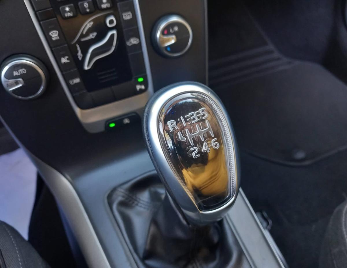 volvo-v40-2012-diesel-1560cc