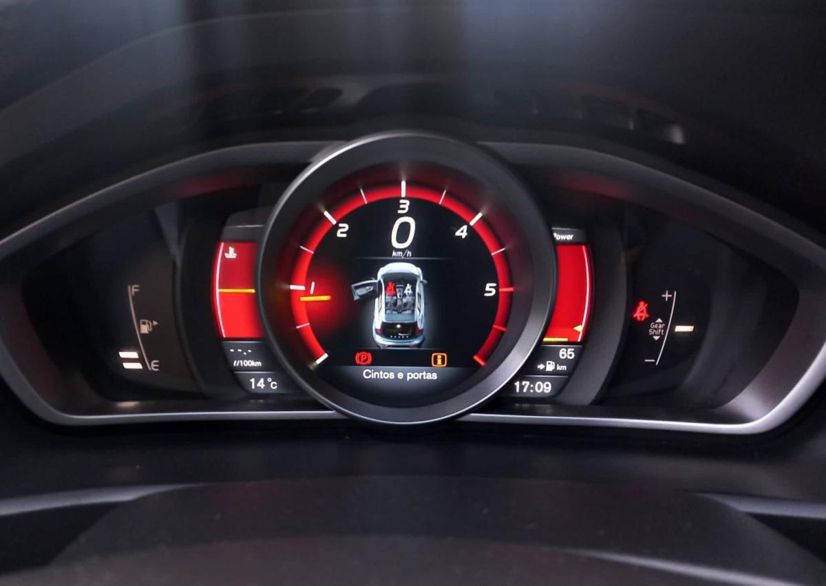 volvo-v40-2012-diesel-1560cc