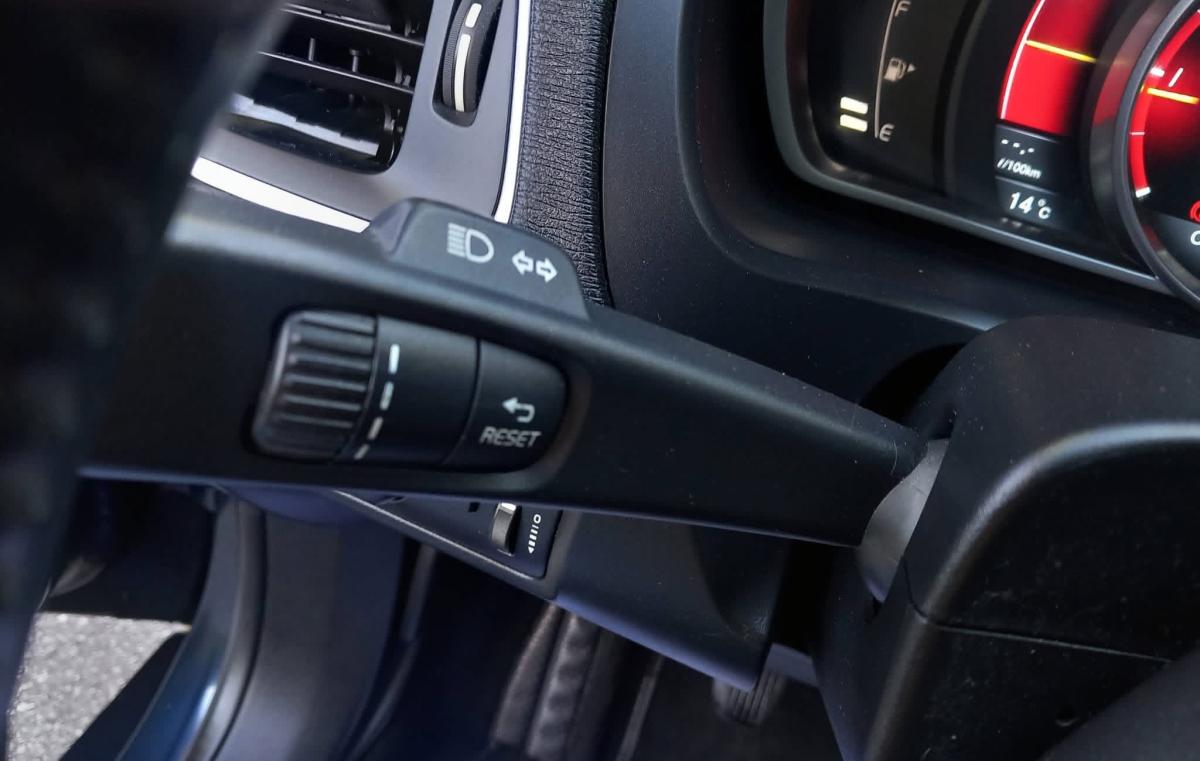 volvo-v40-2012-diesel-1560cc