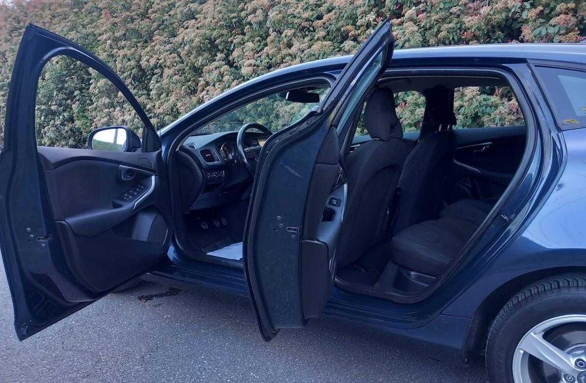 volvo-v40-2012-diesel-1560cc