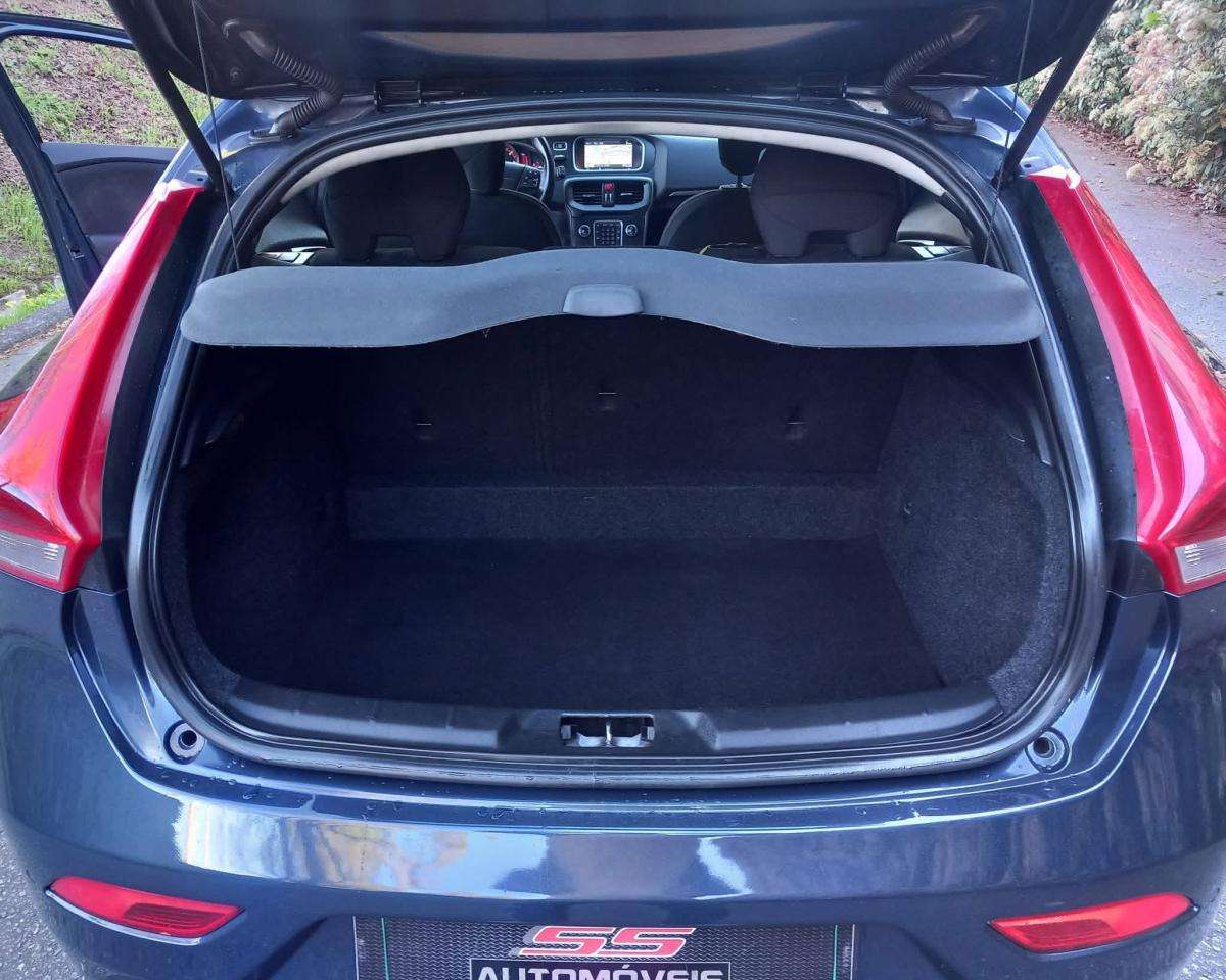volvo-v40-2012-diesel-1560cc