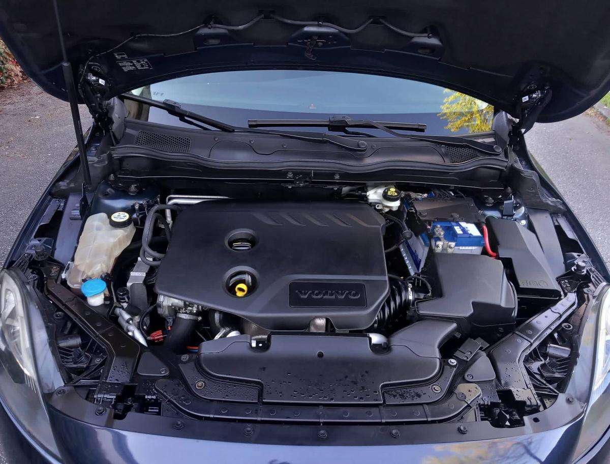 volvo-v40-2012-diesel-1560cc