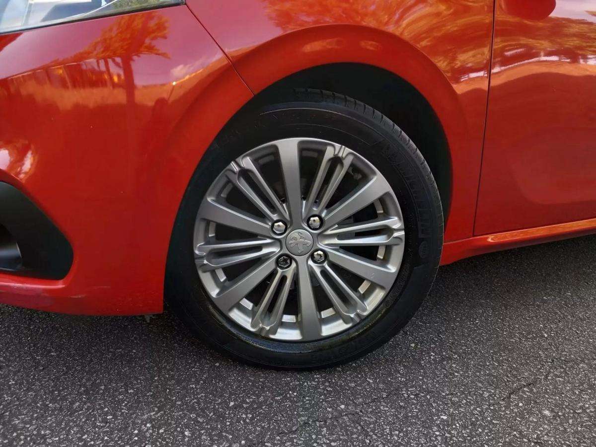 peugeot-208-2017-gasolina-1199cc