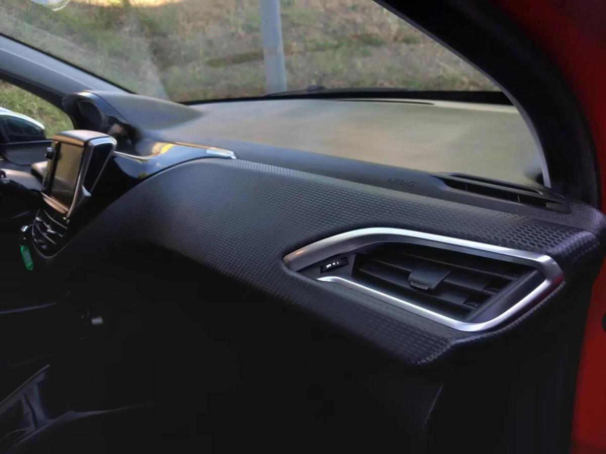peugeot-208-2017-gasolina-1199cc