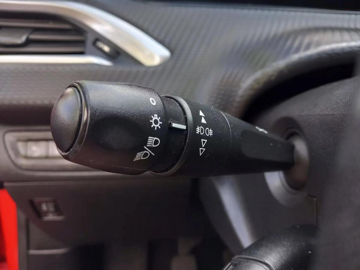 peugeot-208-2017-gasolina-1199cc