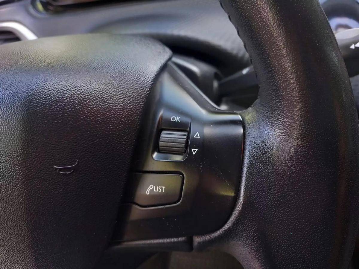 peugeot-208-2017-gasolina-1199cc