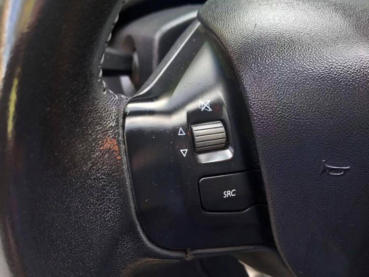 peugeot-208-2017-gasolina-1199cc