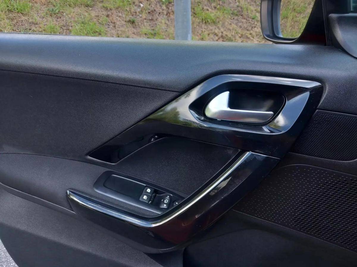 peugeot-208-2017-gasolina-1199cc