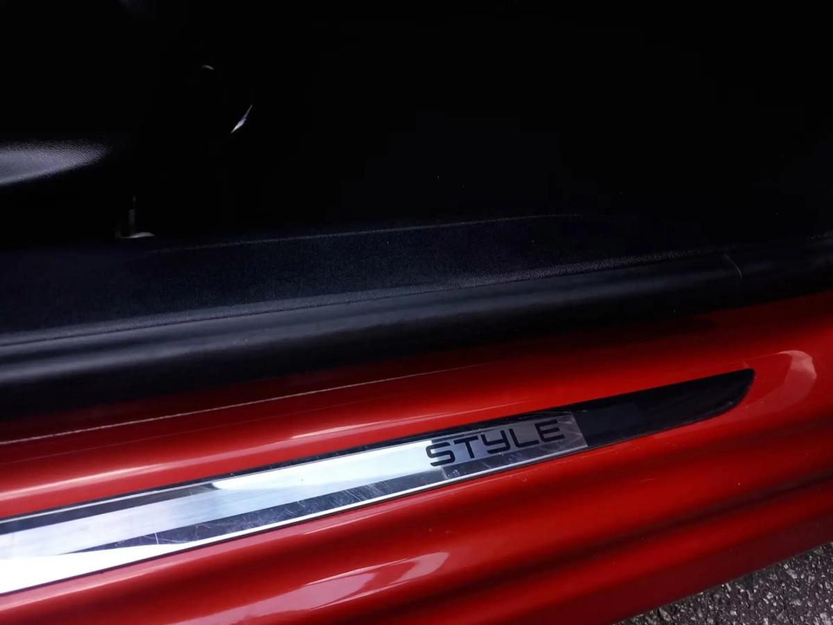 peugeot-208-2017-gasolina-1199cc