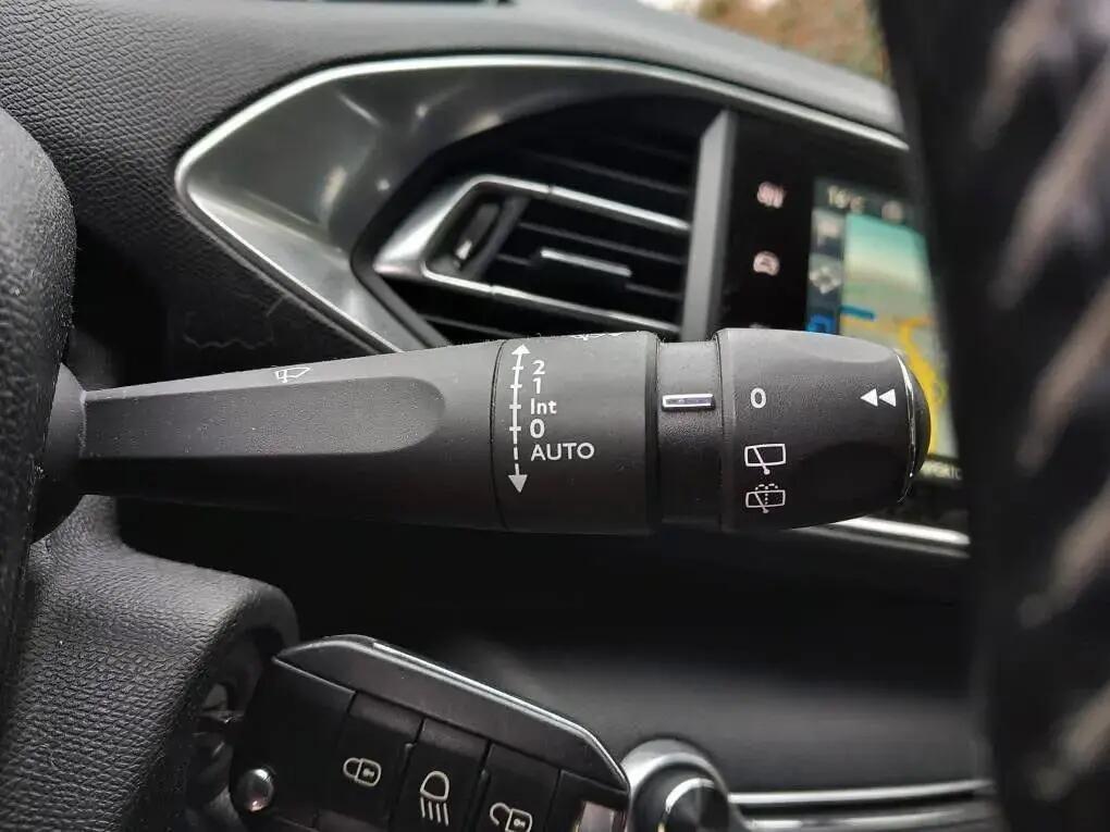 peugeot-308-sw-2015-diesel-1997cc