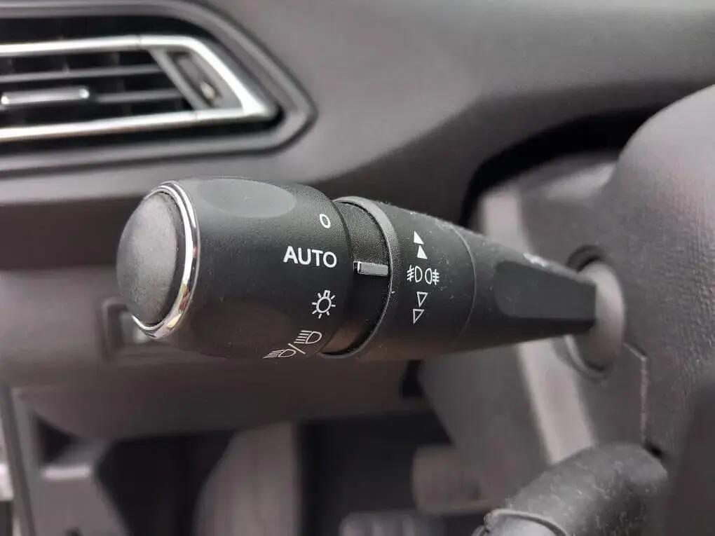 peugeot-308-sw-2015-diesel-1997cc