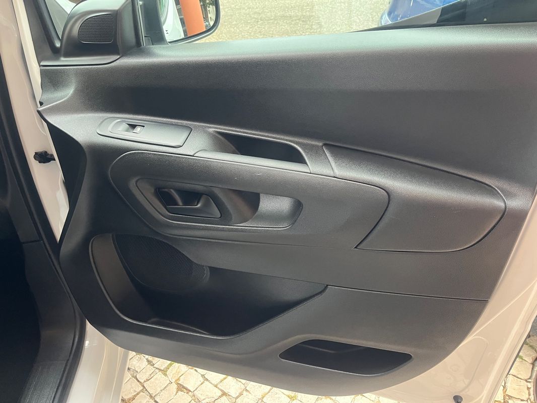 peugeot-partner-2023-diesel-1499cc