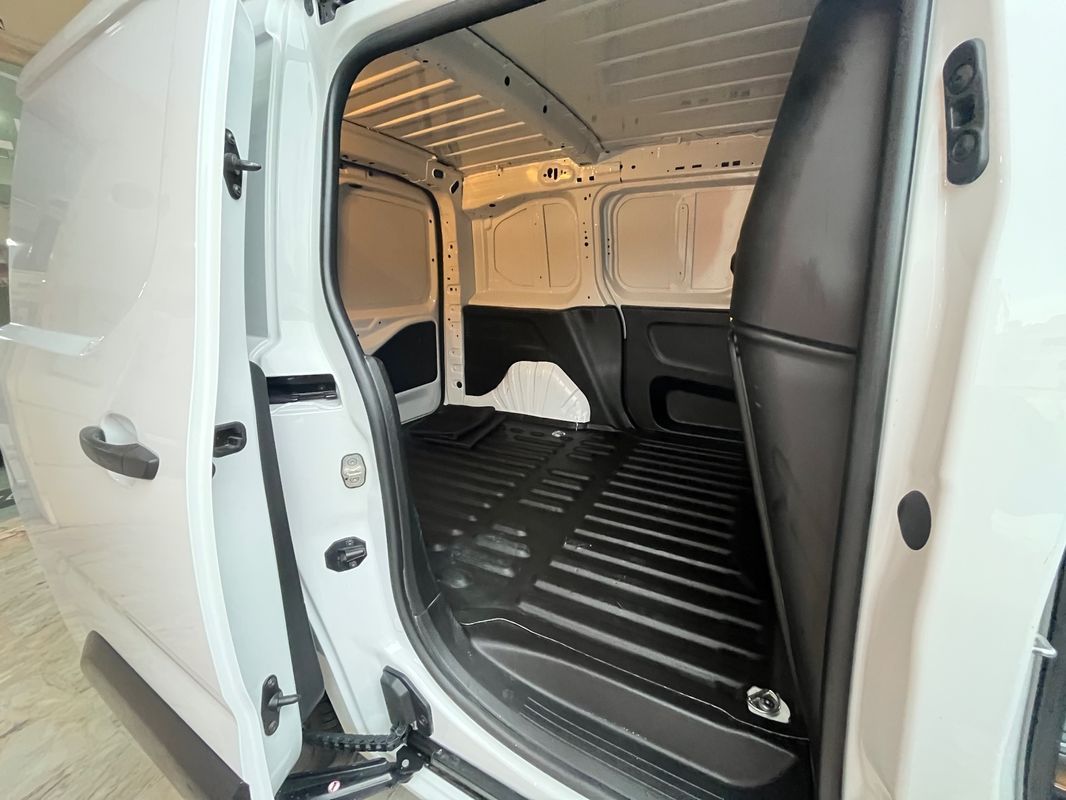 peugeot-partner-2023-diesel-1499cc