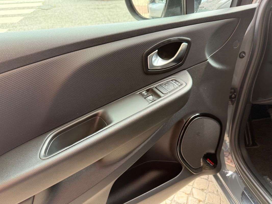 renault-clio-sport-tourer-2019-diesel-1461cc