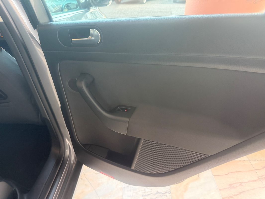 volkswagen-golf-plus-2011-diesel-1598cc