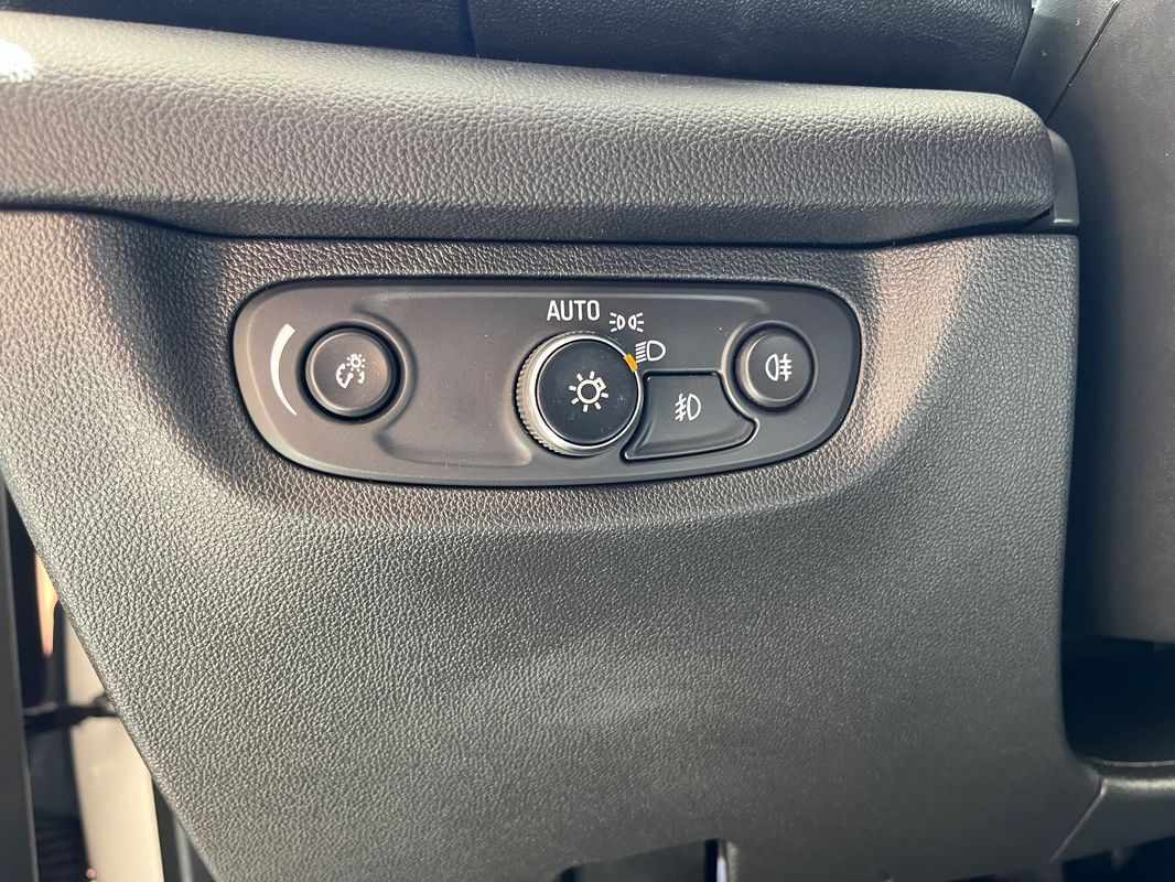 opel-insignia-sports-tourer-2019-diesel-1598cc