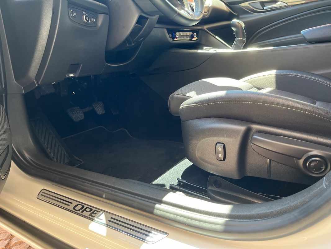 opel-insignia-sports-tourer-2019-diesel-1598cc