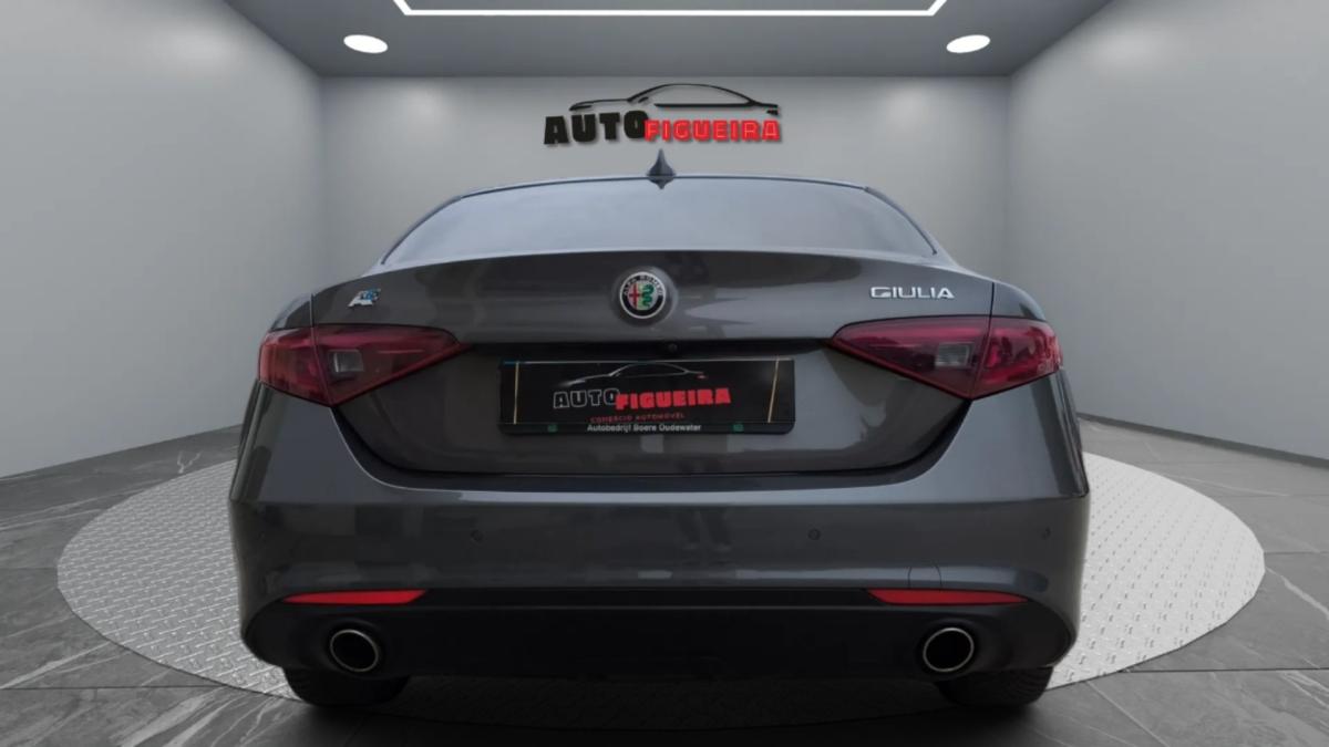 alfa-romeo-giulia-2018-diesel-2143cc