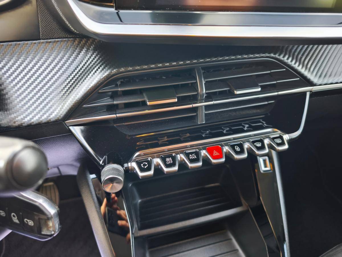 peugeot-208-2021-gasolina-1199cc