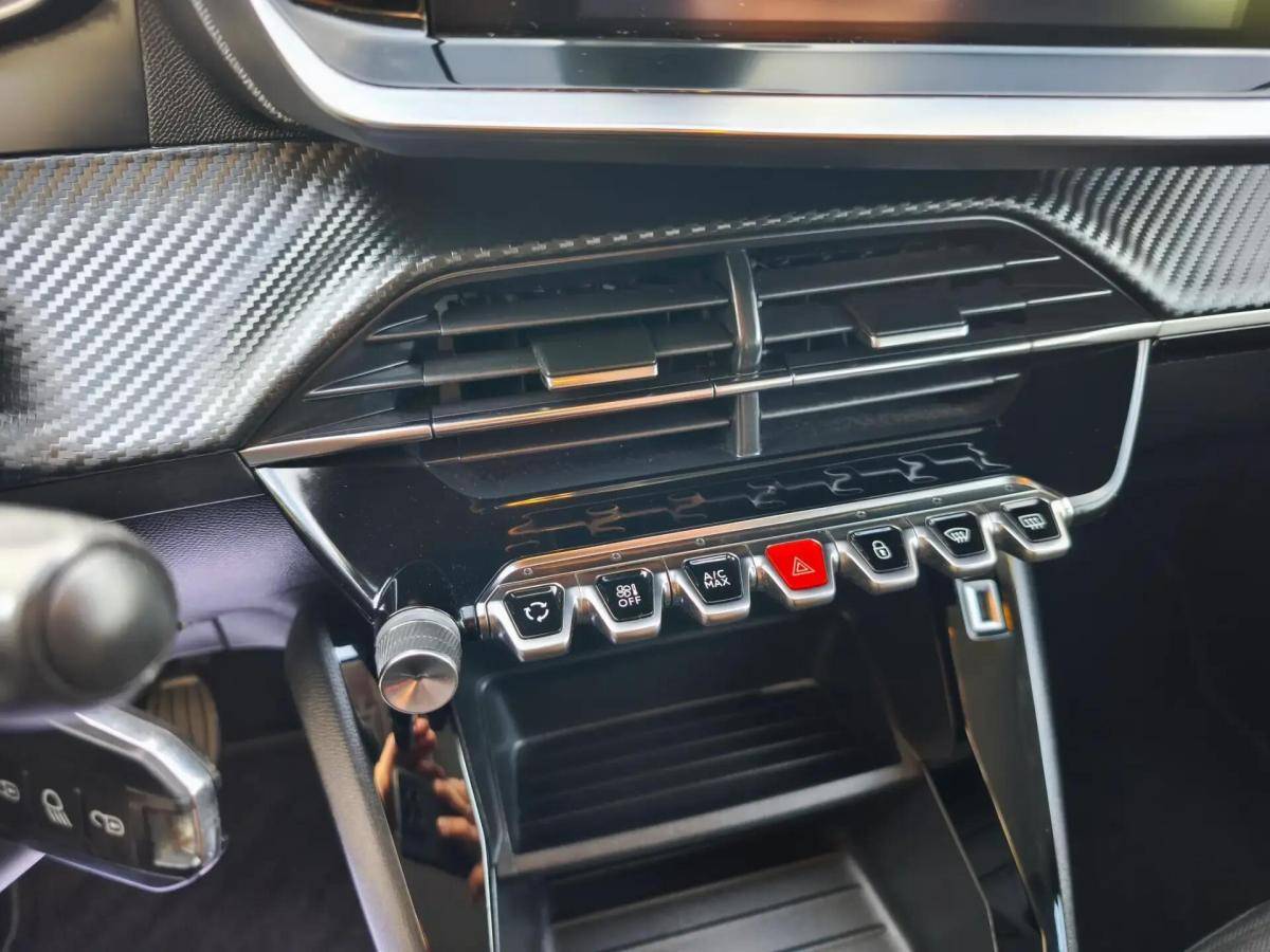 peugeot-208-2021-gasolina-1199cc