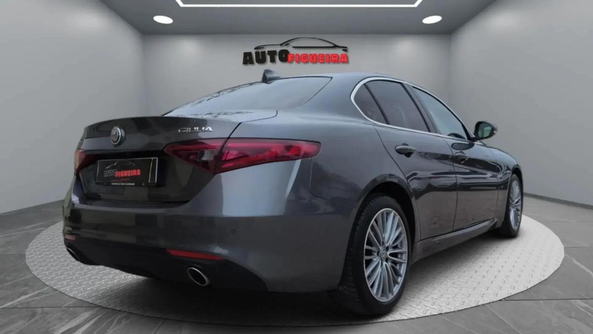 alfa-romeo-giulia-2018-diesel-2143cc