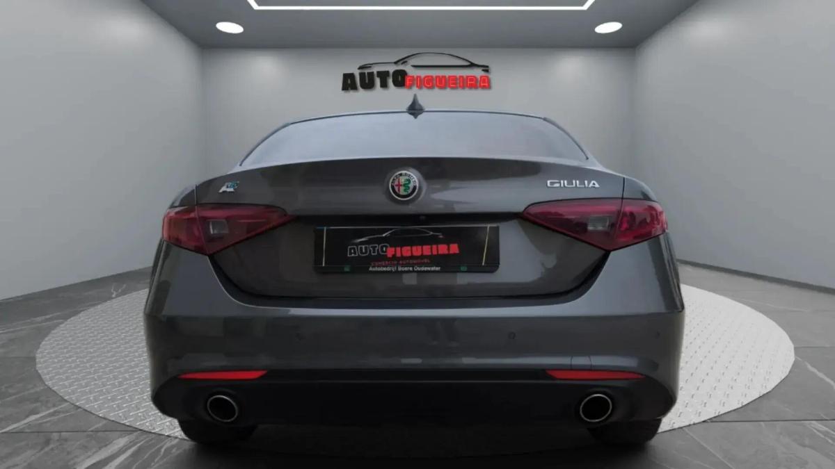 alfa-romeo-giulia-2018-diesel-2143cc