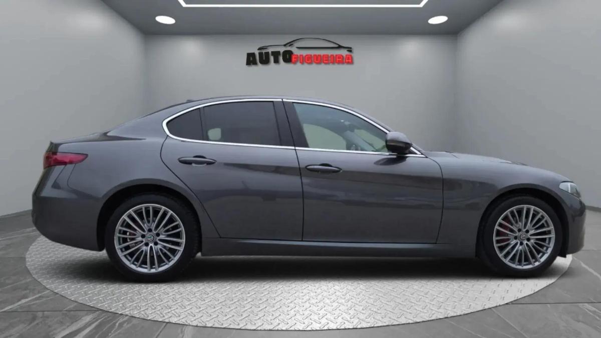 alfa-romeo-giulia-2018-diesel-2143cc