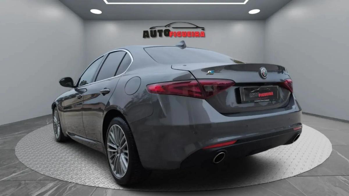 alfa-romeo-giulia-2018-diesel-2143cc